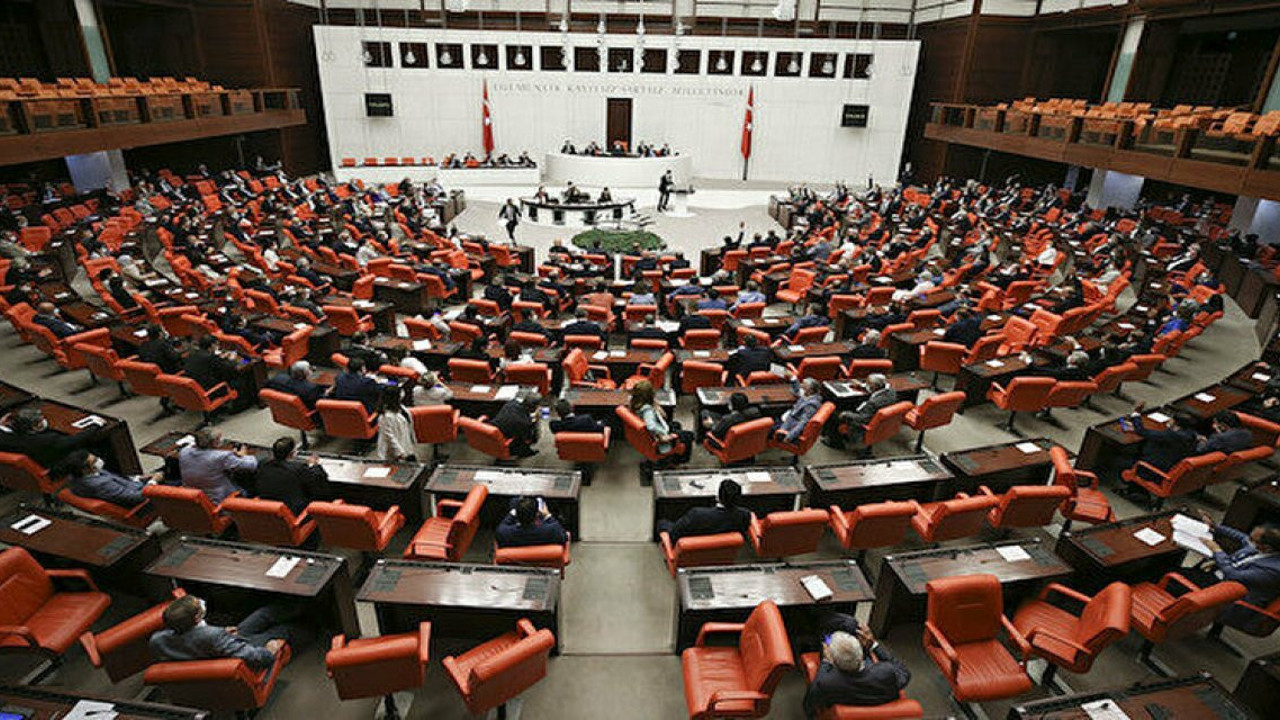 Yurt çıkmayan öğrencilere burs önerisini AKP ve MHP reddetti