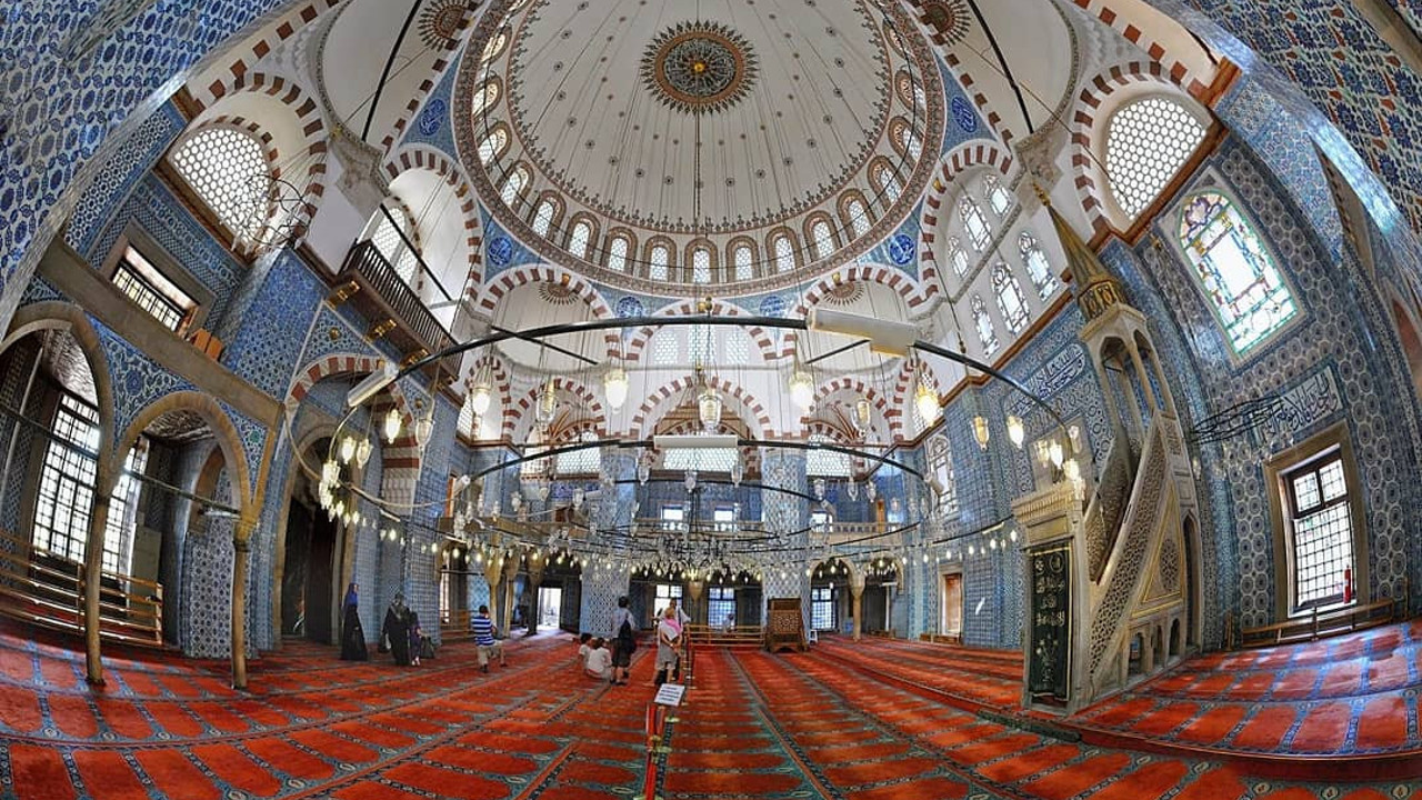 Köln'de cuma günleri ezan okunmasına izin verilecek