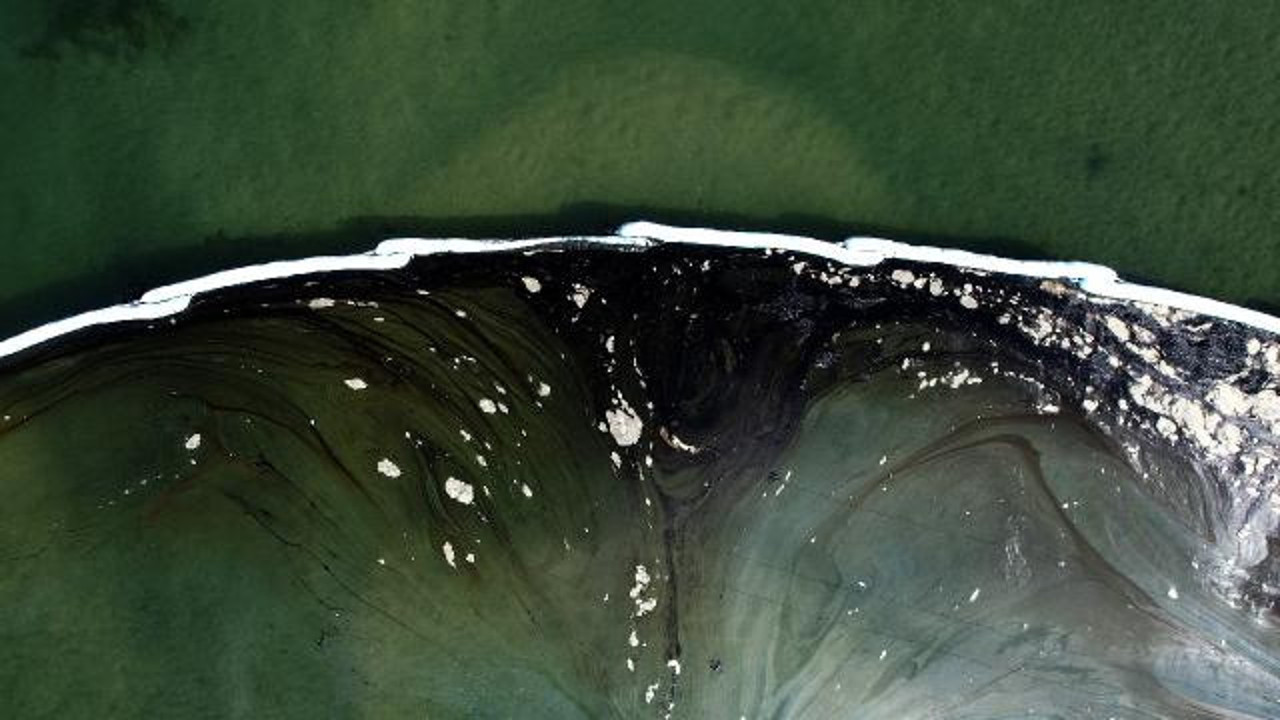 ABD'de petrol sızıntısı. 3 bin varil petrol denize sızdı