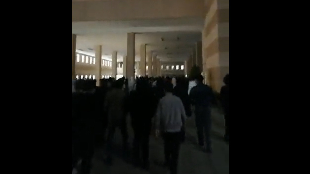 Öğrenci yurdunda ‘ek yatak’ protestosu