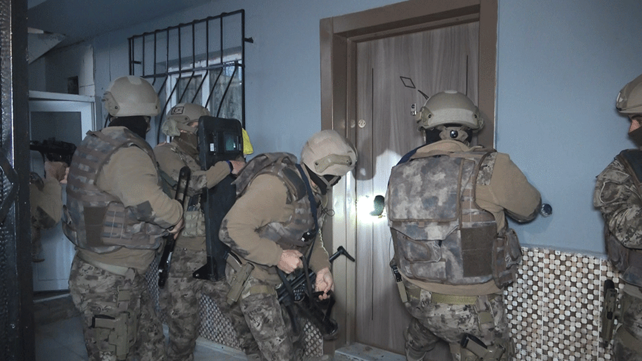 Silah kaçakçılarının şifrelerini polis çözdü