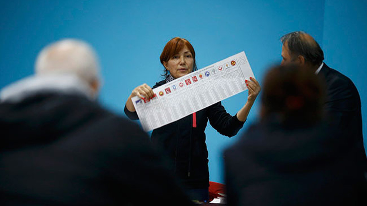 Kulislerde herkes birbirine bu anketi soruyor! Kararsızlar rengini belli etti