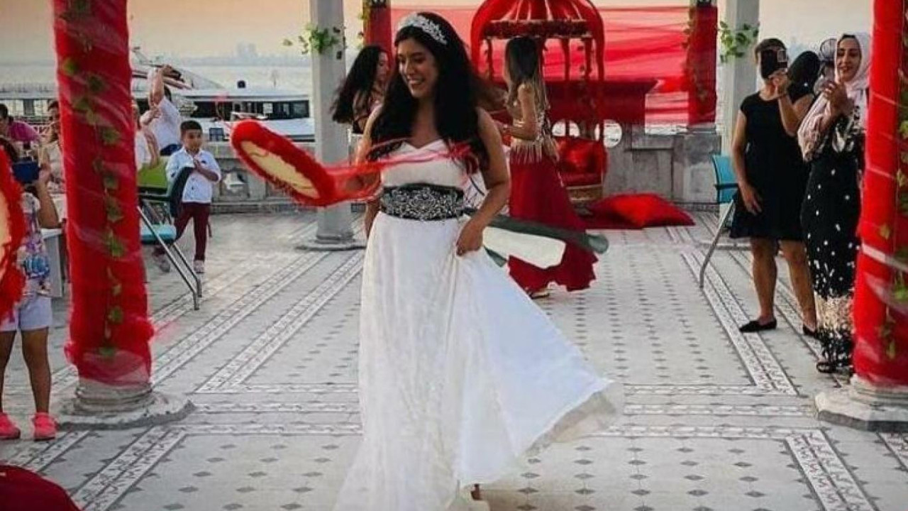 Bedava kına gecesinden bakın hangi AKP'li çıktı. Büyükada İskelesi'nde son gelişme