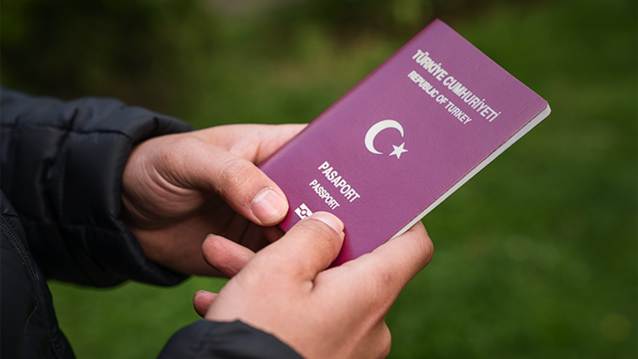 Kıbrıs'tan 42 kişilik liste. Eski Cumhurbaşkanı Akıncı'nın da Türkiye'ye girişi yasaklandı