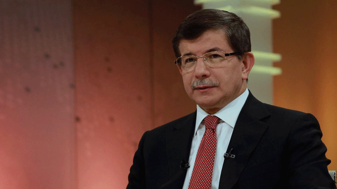 Bir suikast iddiası da Davutoğlu'ndan geldi. Kendisine gelen uyarıyı bilgiyi açıkladı