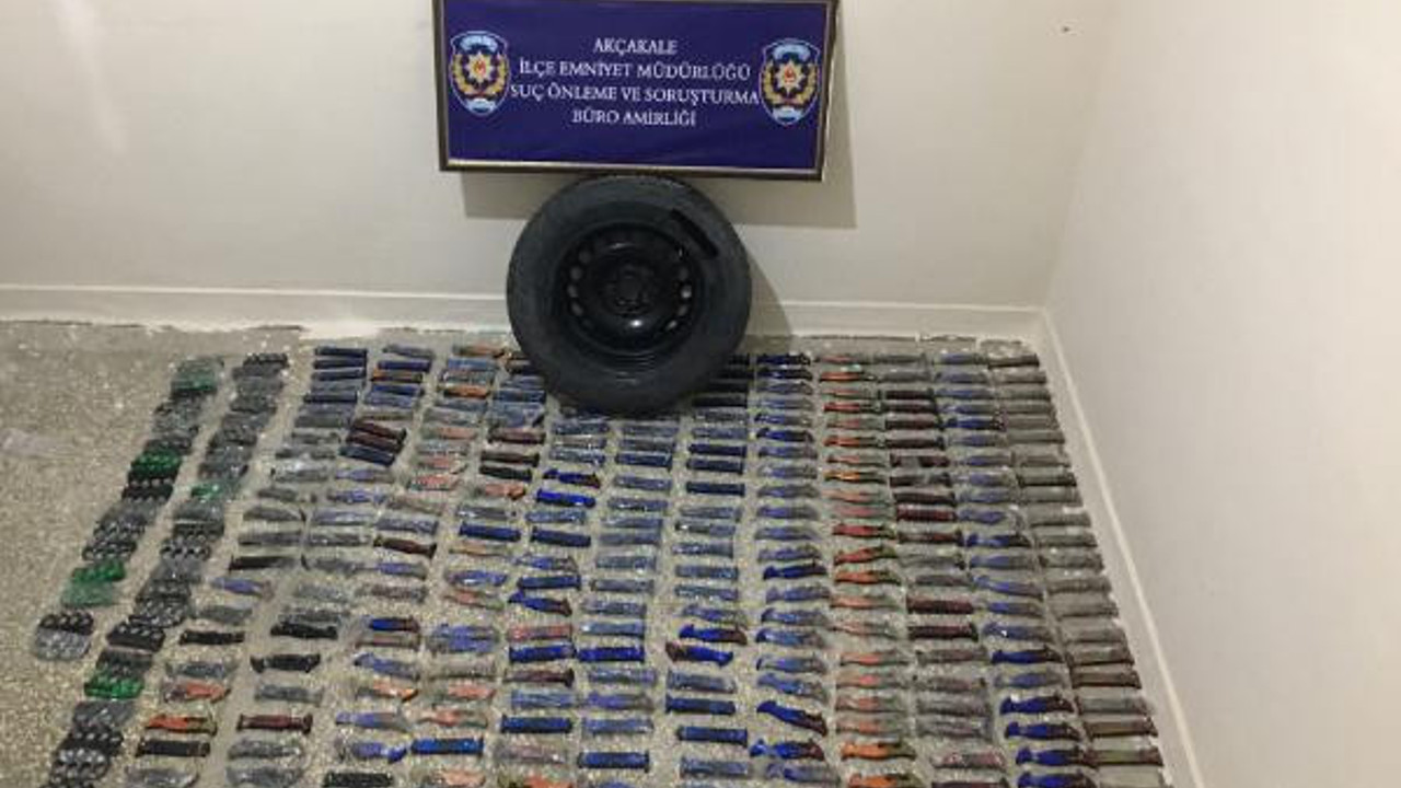 Suriye'den gelen araçta polis 290 sustalı bıçak yakaladı