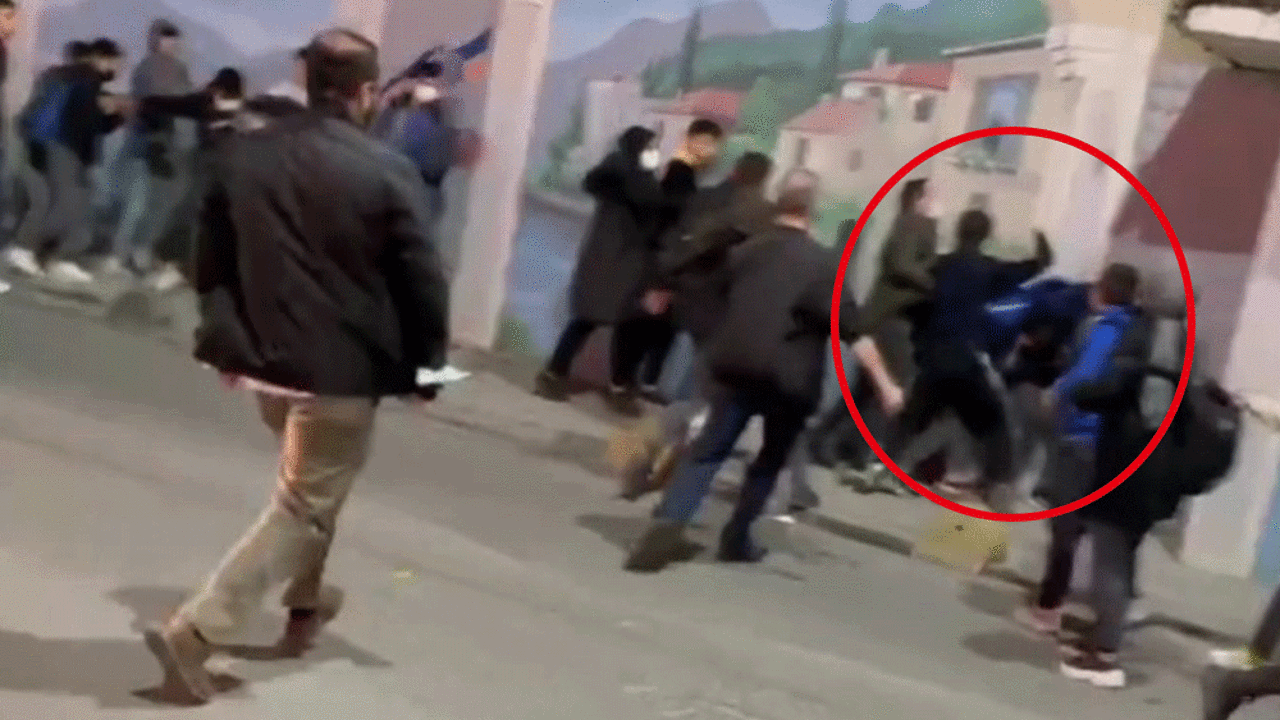 Öğrencilerin tekme tokat kavgası