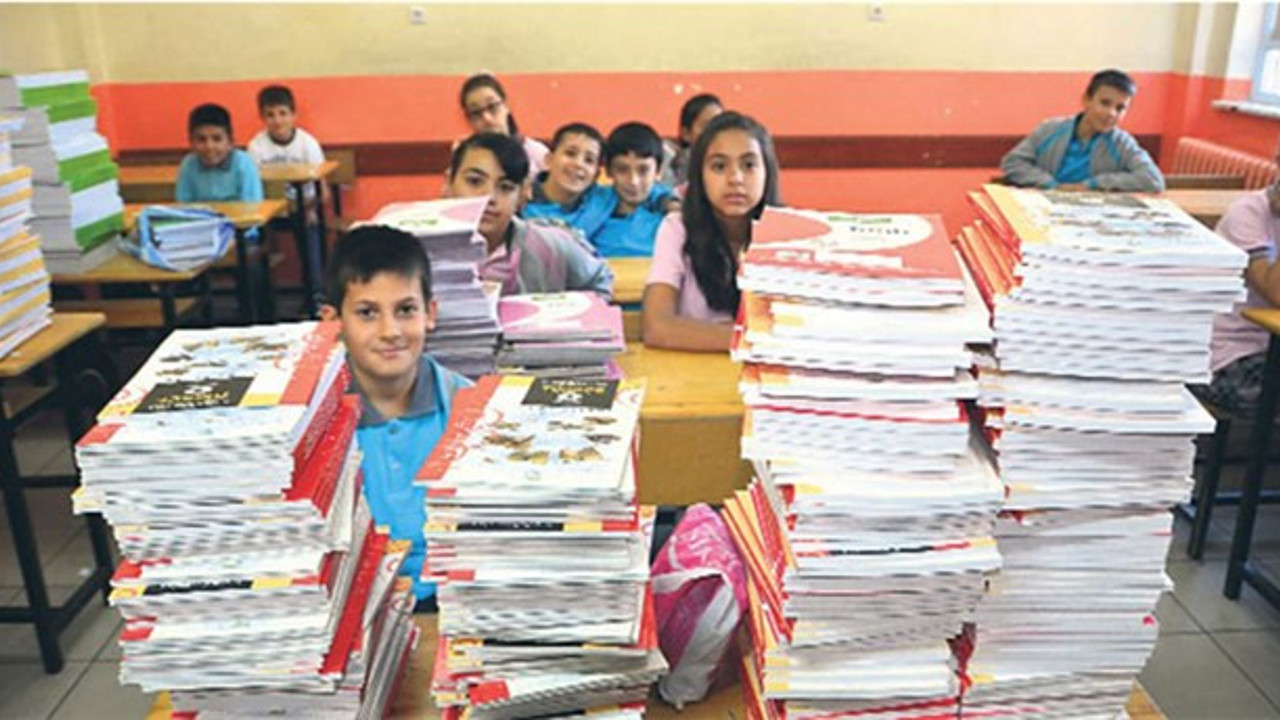 Ders kitaplarının ücretle satılmasının önü açıldı