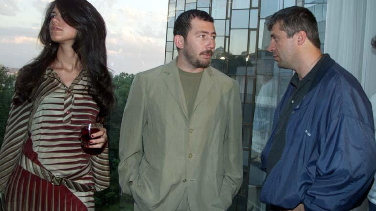 Sergen Yalçın'ın efsanevi takım elbiseli ikinci fotoğrafını gazeteci Orhan Yıldırım paylaştı