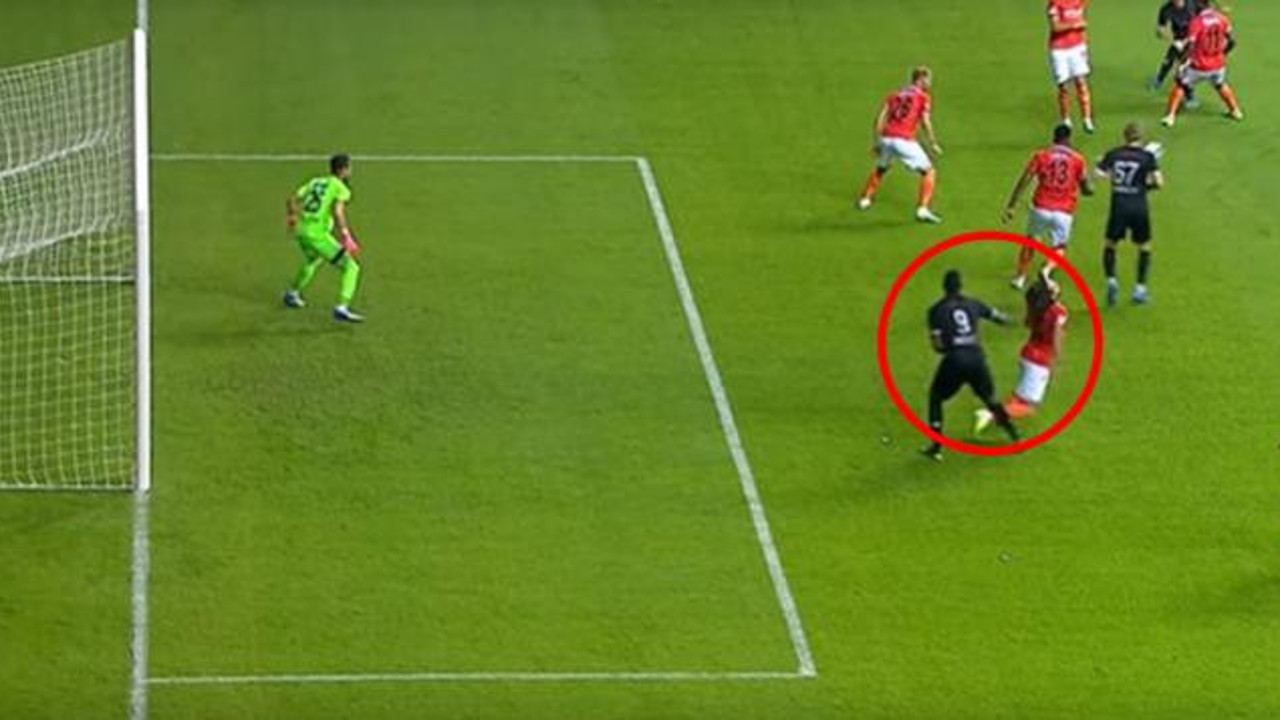 Mario Balotelli'den Sadık Çiftpınar'a şok hareket!