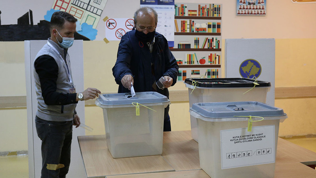 Kuzey Makedonya ve Kosova'da halk sandık başında
