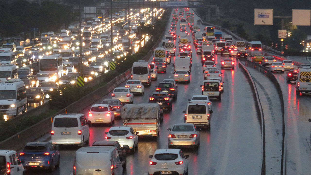 İstanbul'da haftanın ilk iş gününde trafik yoğunluğu