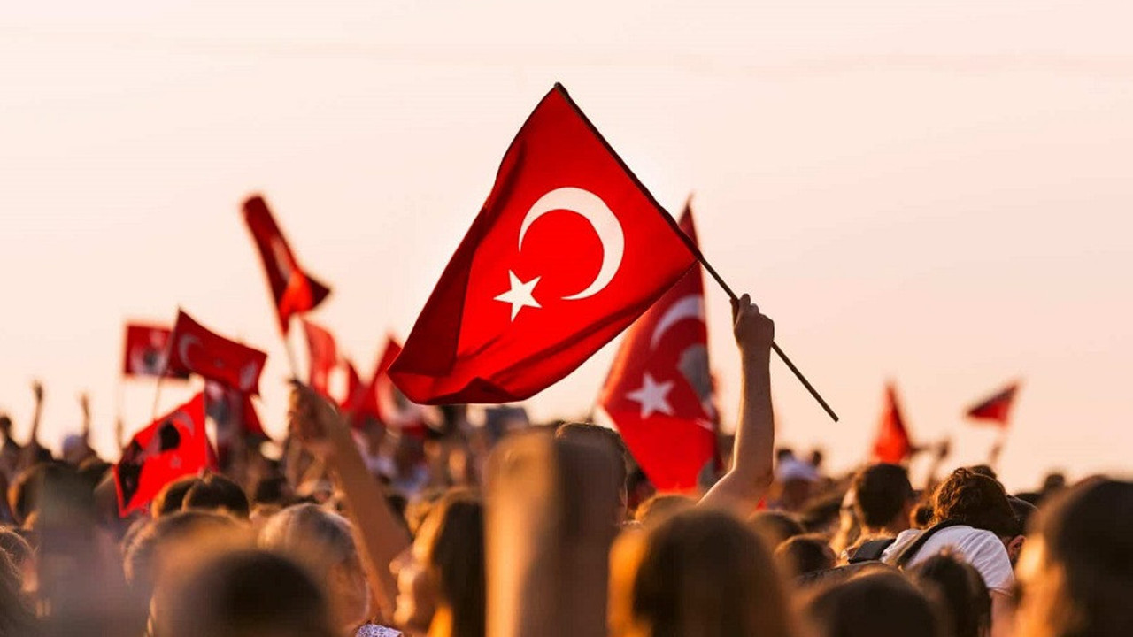 Yörükler diyarı Mersin Gülnar'da 29 Ekim'de İzmir Marşı yasaklandı. Yoksa Fransızlar mı geldi yine