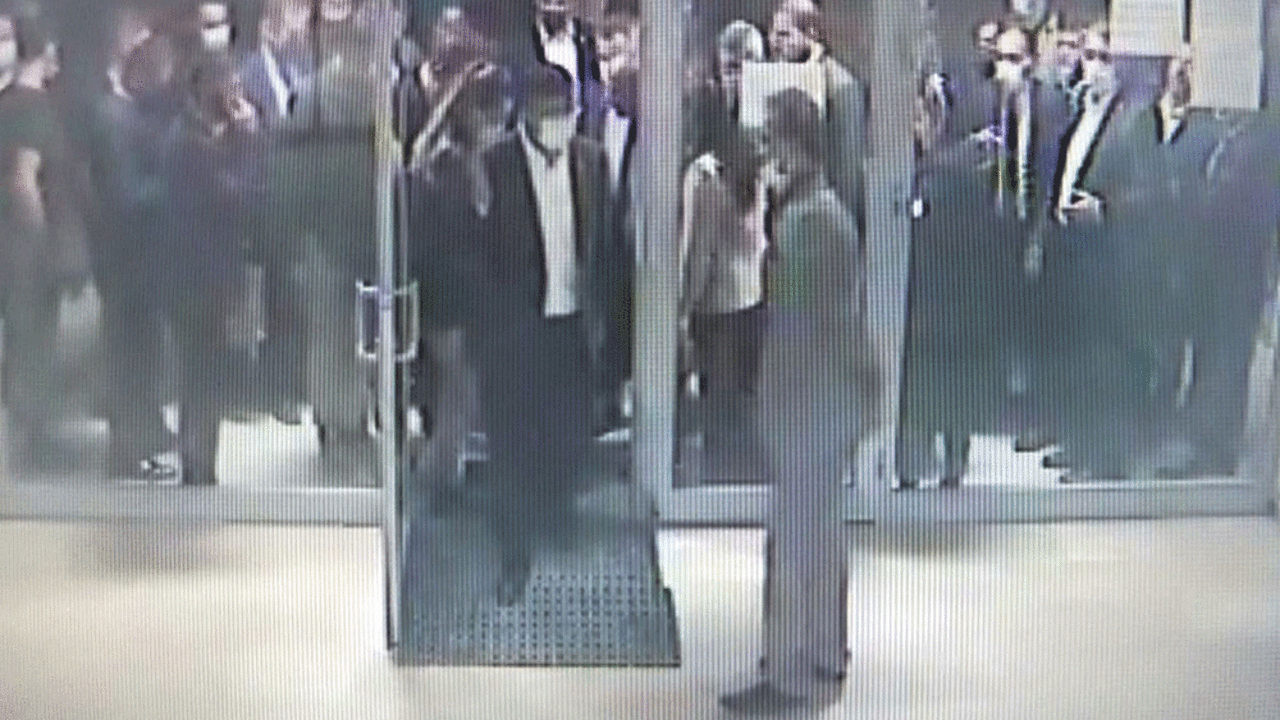 Gelecek Partisi Genel Başkanı Ahmet Davutoğlu’nun bindiği asansörün arızalandığı anlara ait görüntüler ortaya çıktı