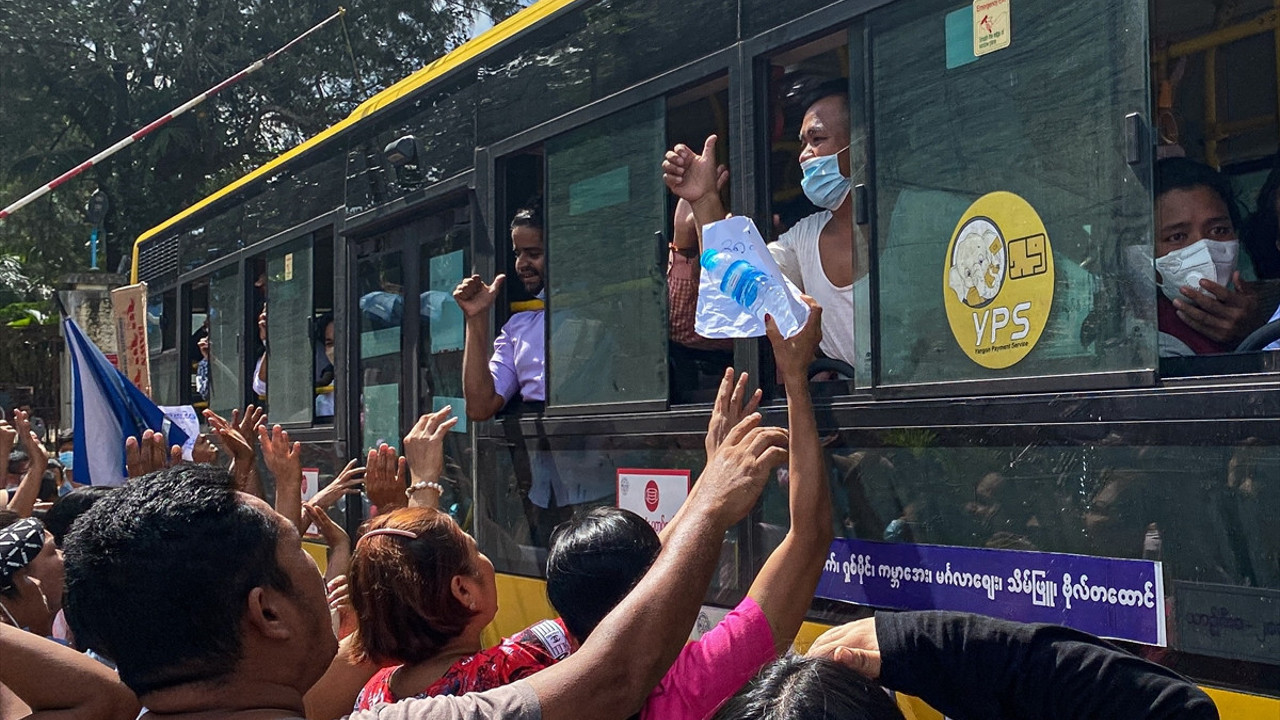 Myanmar'da yüzlerce siyasi tutuklu serbest bırakıldı