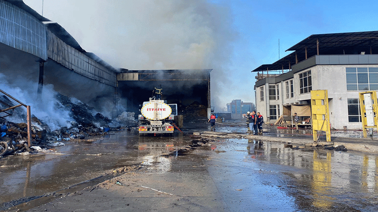 Geri dönüşüm fabrikasında yangın