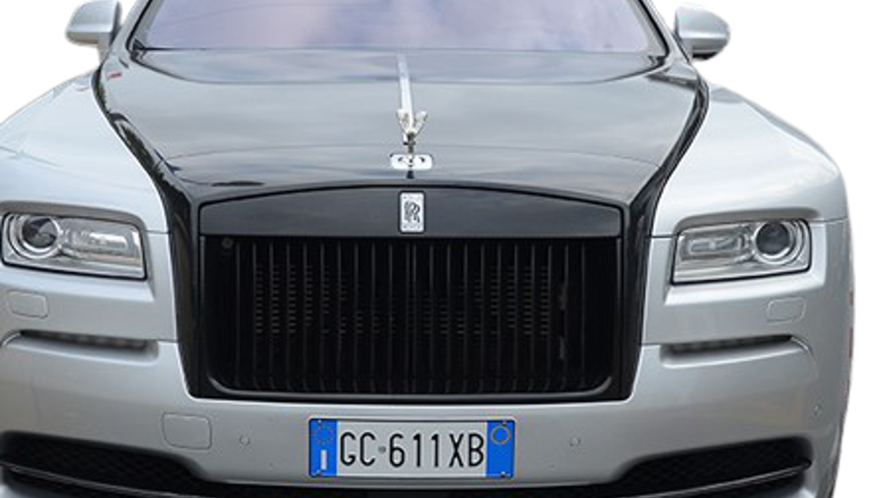 Mbaye Diagne'nin aracının fiyatı dudak uçuklattı. Taraftarlara mesaj gönderdi