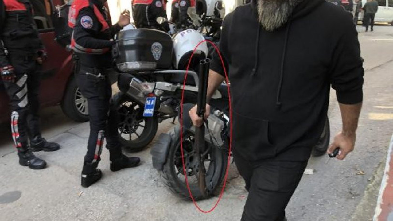 Tartıştığı eşi ile 2 çocuğunu tüfekle rehin aldı