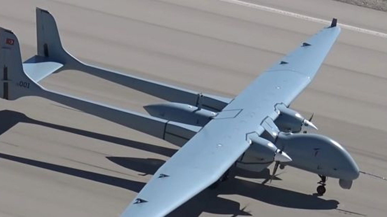 İlk Aksungur SİHA Deniz Kuvvetleri'ne teslim edildi