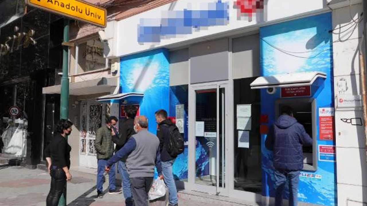 Eskişehir'de banka şubesi koronadan kapandı