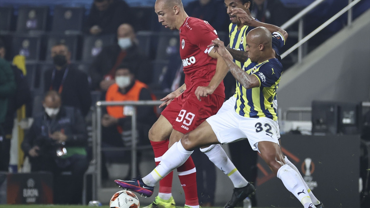 Fenerbahçe, Royal Antwerp'e takıldı