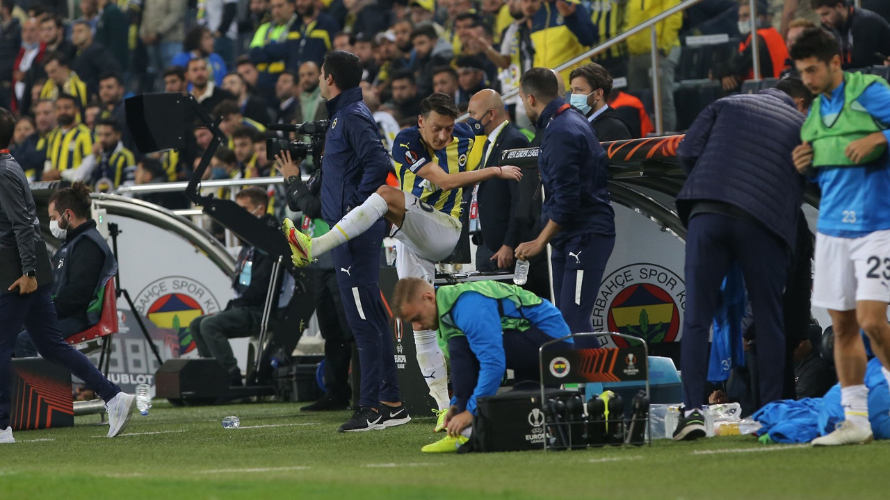 Mesut Özil Quaresma'yı taklit etti. Herkes ona bakıyordu