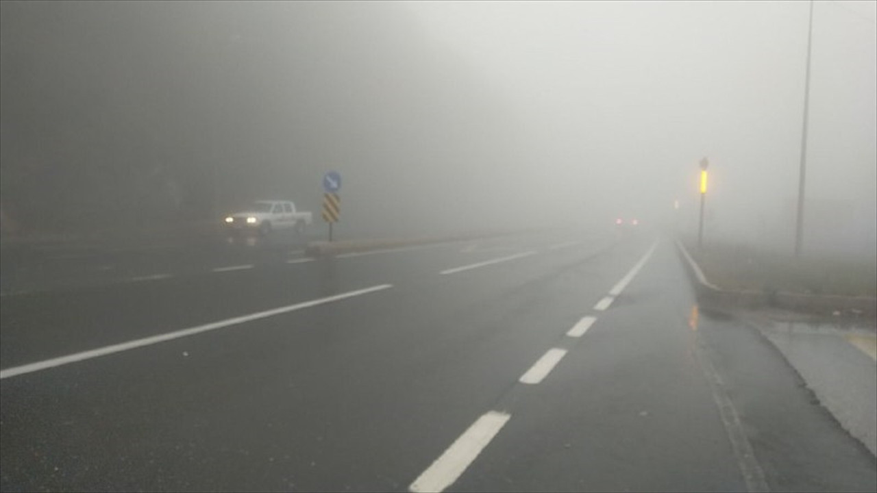 Bolu Dağı'nda sis ve yağmur etkili oluyor