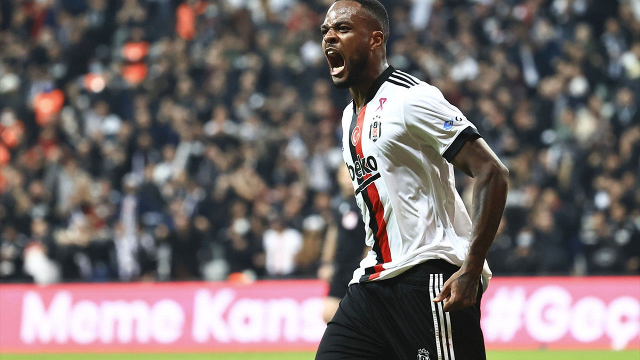 Beşiktaş'tan derbide müthiş geri dönüş