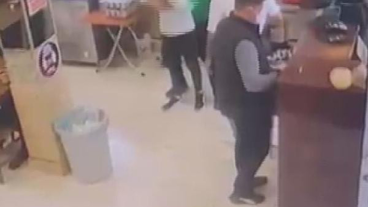 Soluk borusuna ekmek kaçan genci Heimlich manevrası kurtardı