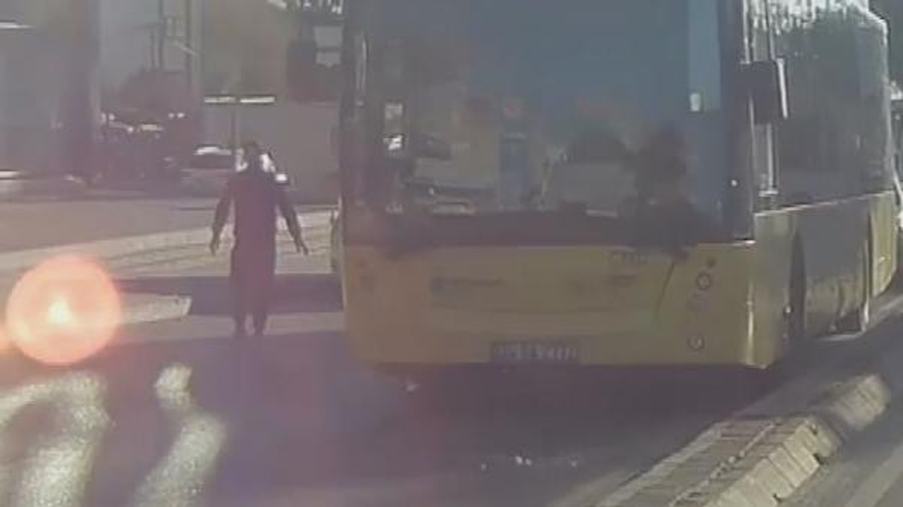 Bir masum kişi daha ölüme gönderildi. Sorumsuz sürücünün açtığı araç kapısı scooter kullanan kadını ölüme sürükledi