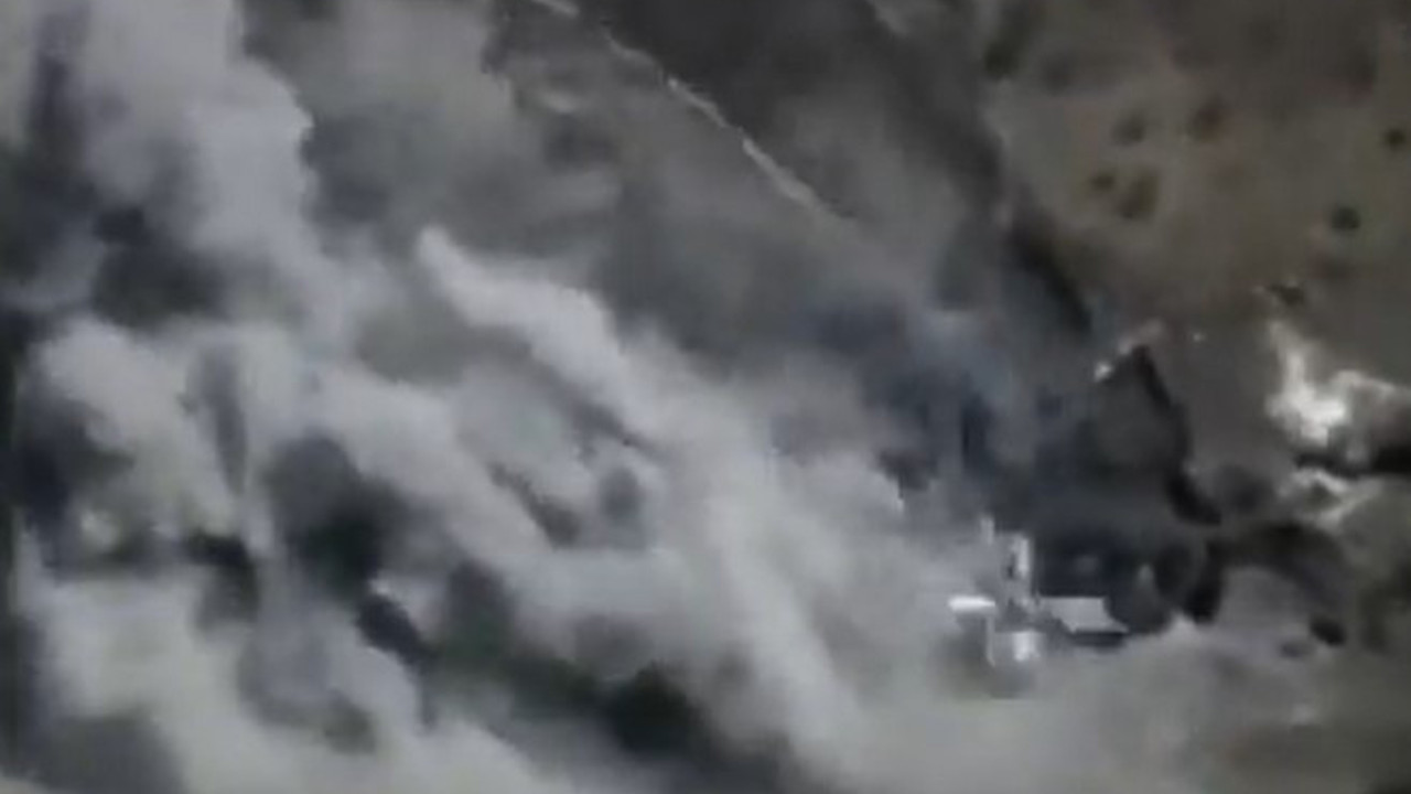 Ruslar İdlib'deki ÖSO'nun karargahını ve yer altı tünellerini böyle vurdu