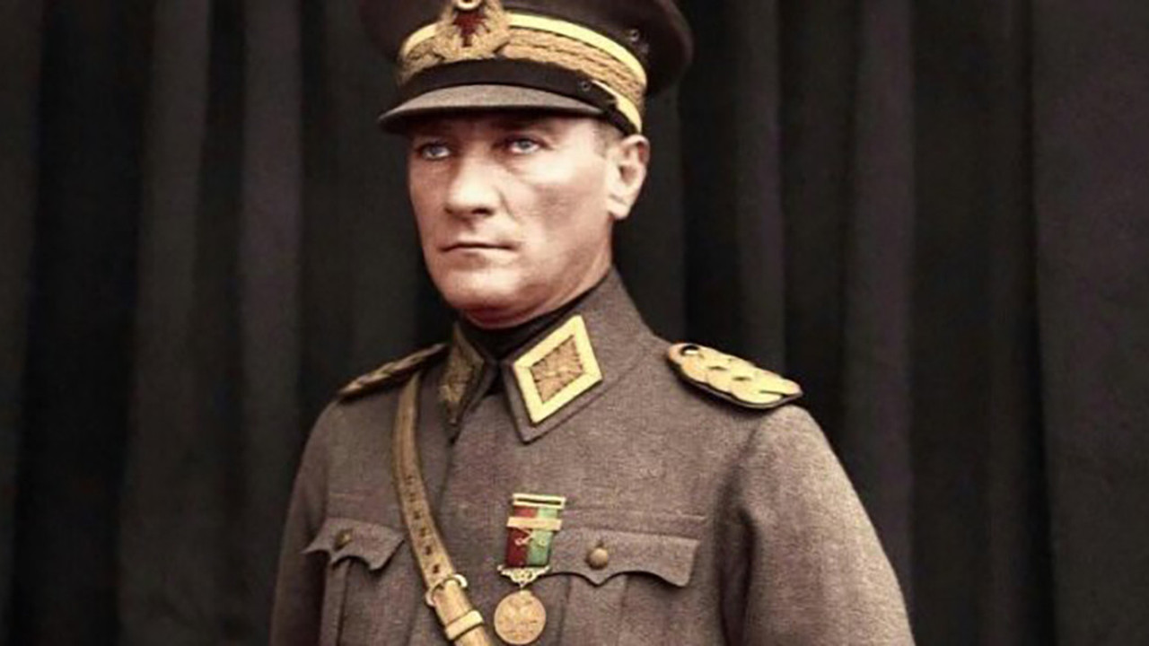 Atatürk'ü Mareşal üniformalı gören İtalyan Büyükelçi neden tir tir titredi (28 Ekim 2021)