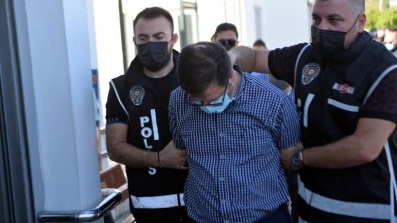 Yolsuzluktan tutuklanan milli eğitim müdürünün 1 kilo altınla kaçarken yakalandığı ortaya çıktı