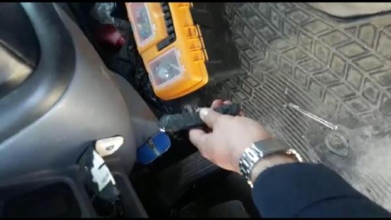 Kamyona kurulan düzenek polisleri hayrete düşürdü