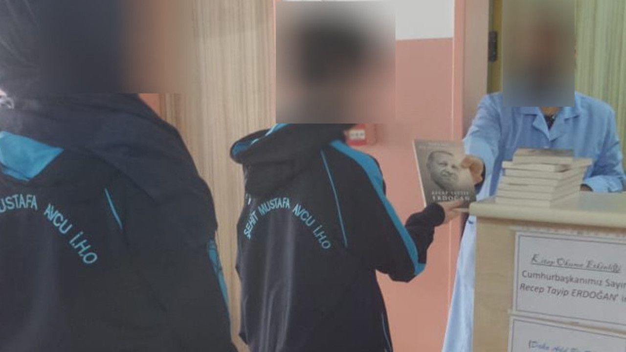 Erdoğan’ın kitabı imam hatip ortaokulu öğrencilerine bedava dağıtıldı
