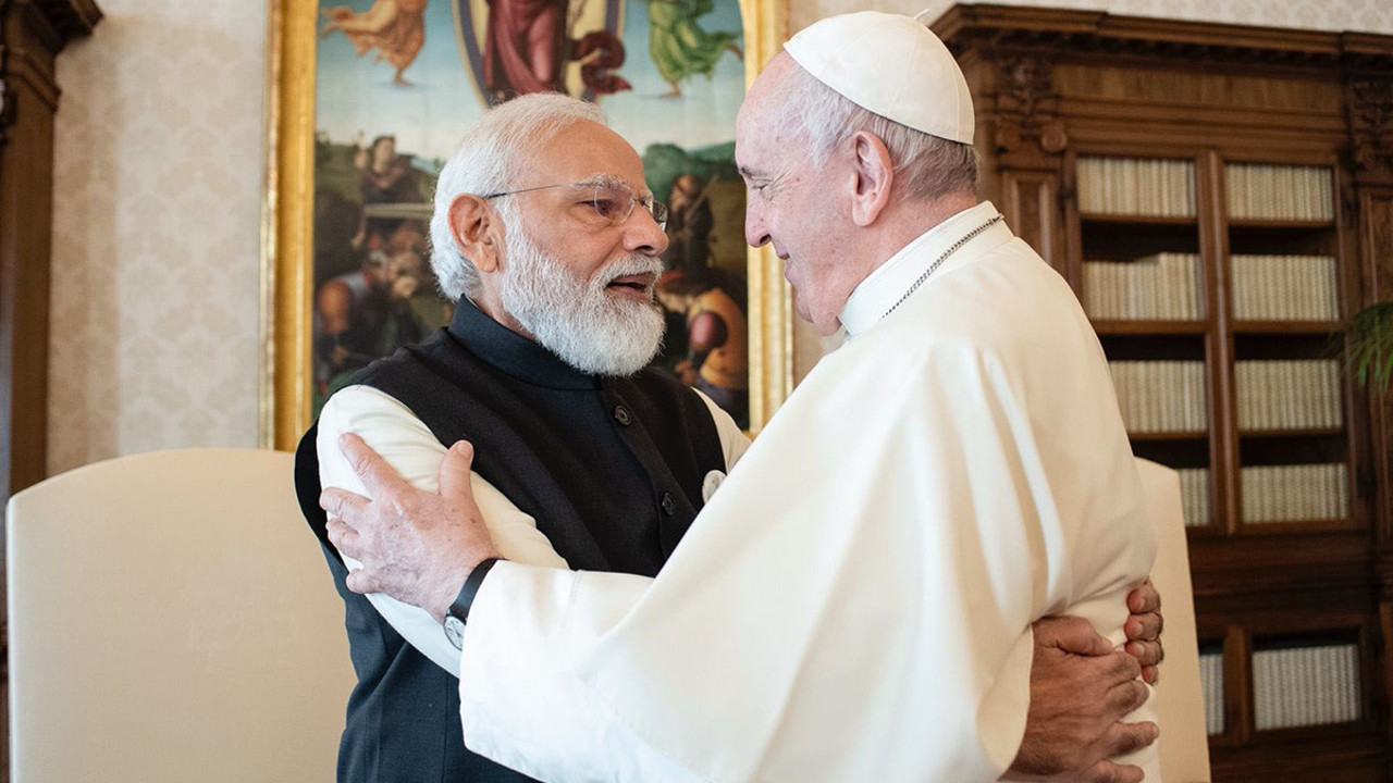 Hindistan Başbakanı Modi Papa Franciscus'u ülkesine davet etti