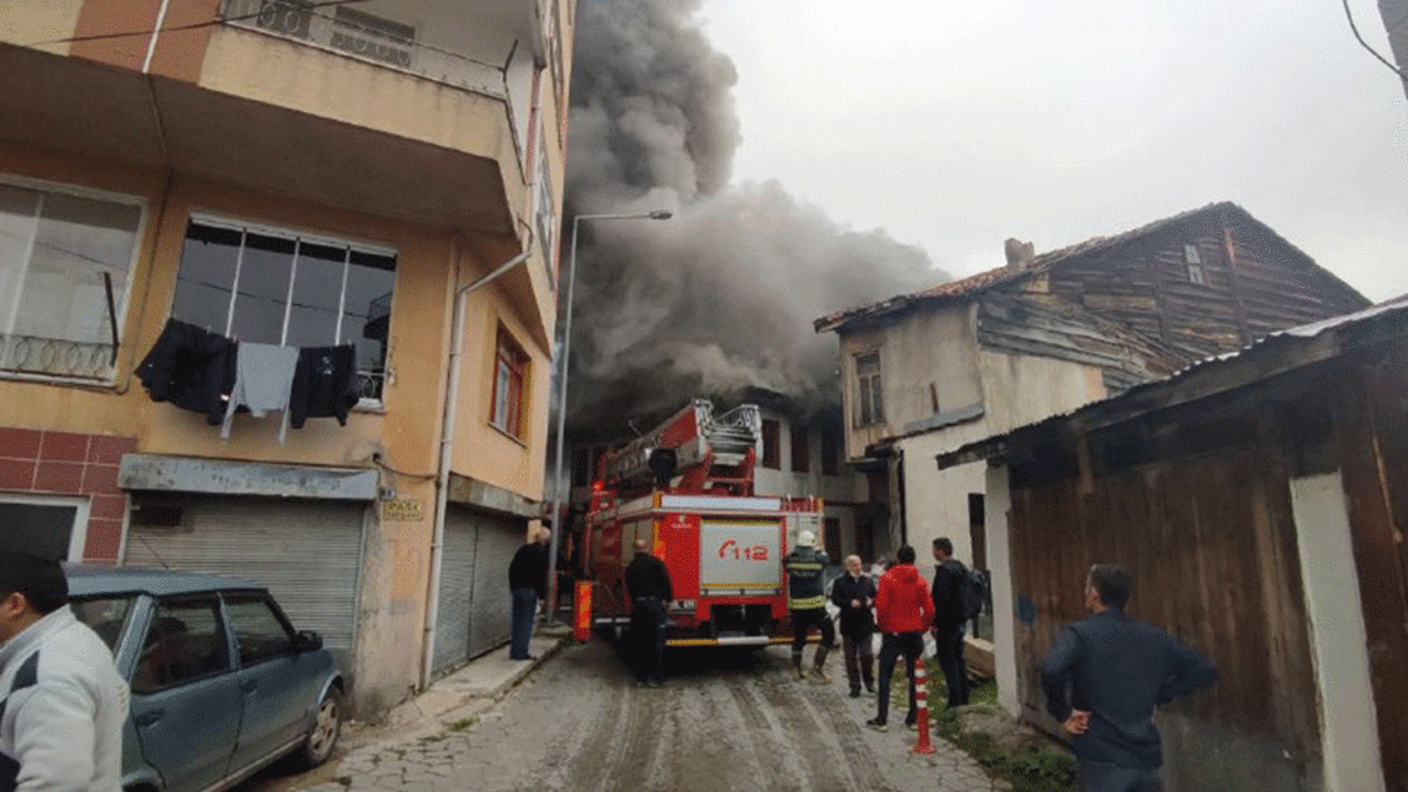 2 katlı ahşap evde yangın