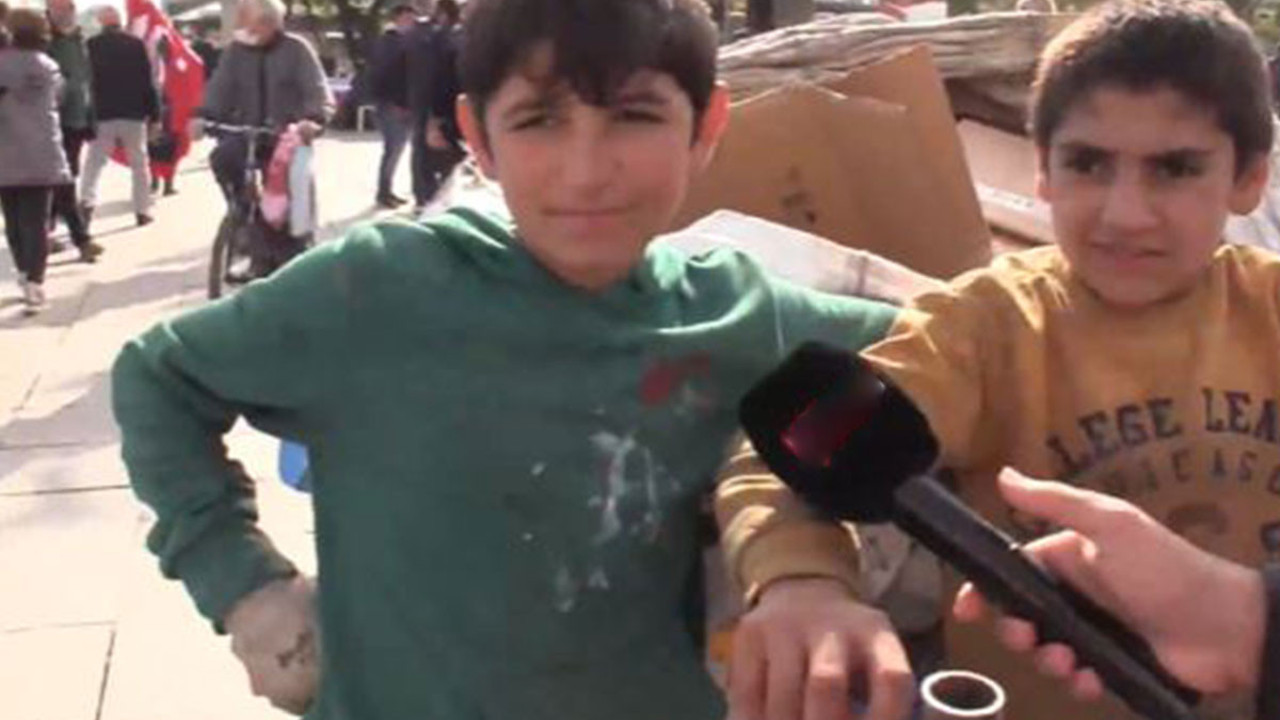 Kağıt toplayıcısı çocuktan acı sözler: Abimin dershane parası için çalışıyorum