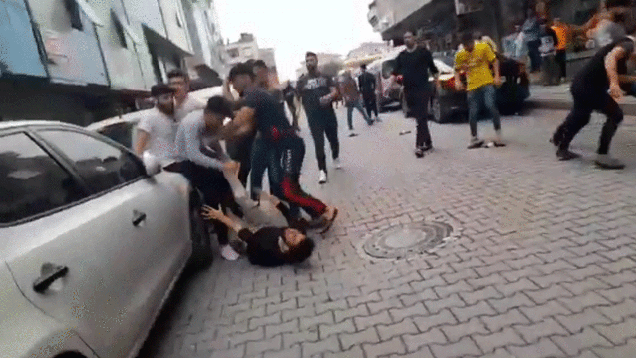 Yabancı uyrukluların tekme tokat kavgası