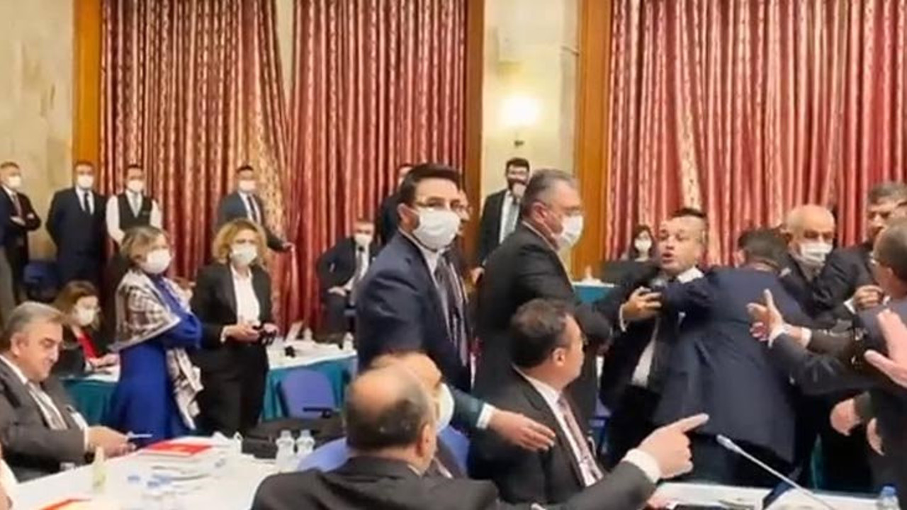 Bakan Varank'ın sözleri ortamı gerdi... Meclis’te AKP’li ve CHP'li vekiller birbirlerine girdi