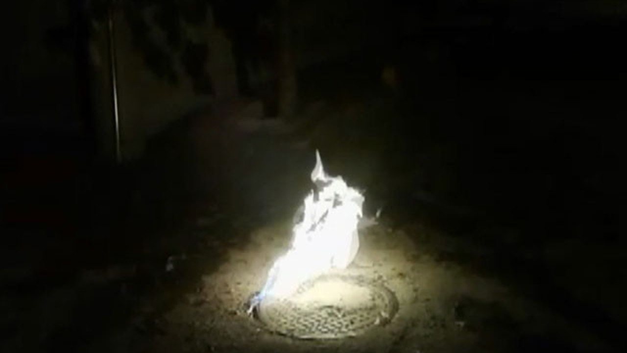 Rögar kapağının altından çıkan alev panik yarattı