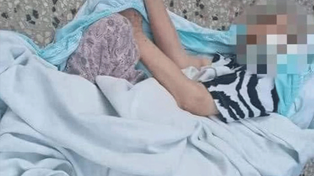 Ambulans 82 yaşındaki yatalak kadını betona bırakıp gitti. Yazıklar olsun