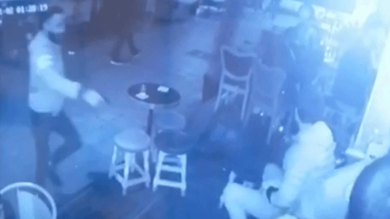 Gece kulübünün girişinde silahlı saldırı