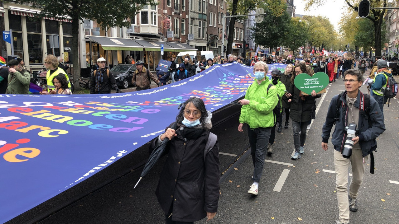 On binler Hollanda'da iklim politikalarını protesto etti