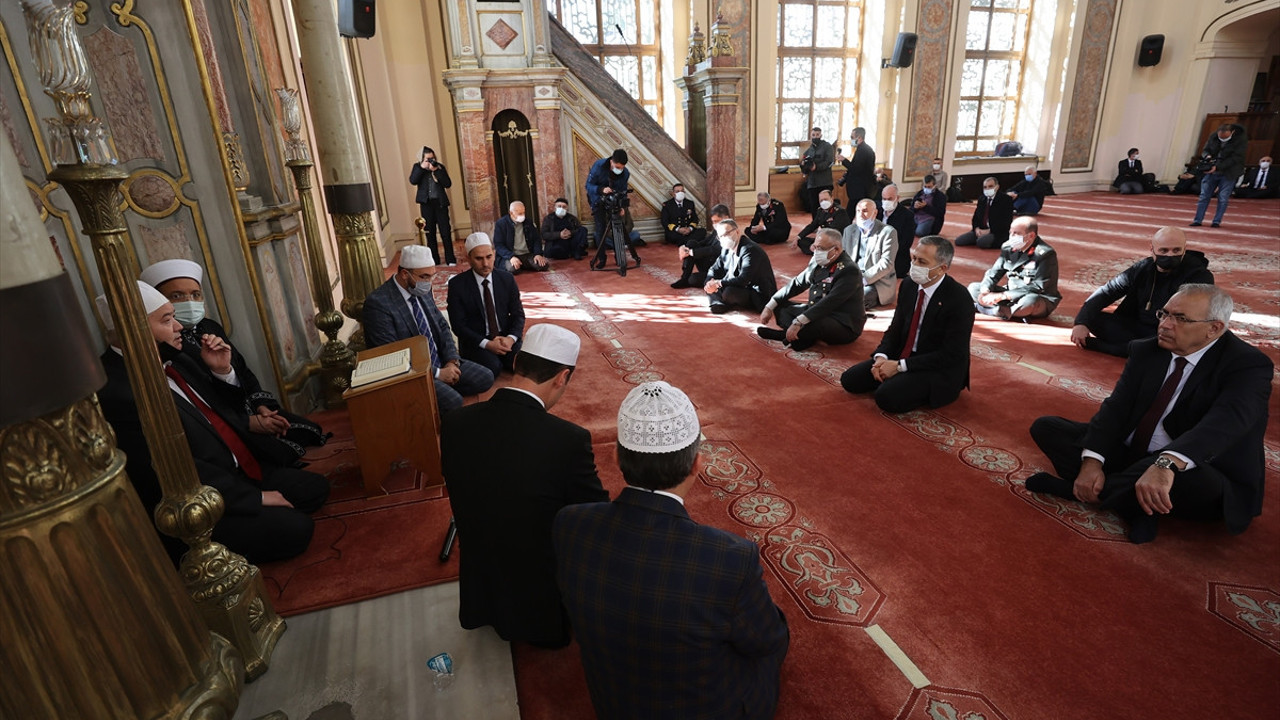 Atatürk için Dolmabahçe Camii'nde Mevlid-i Şerif okundu