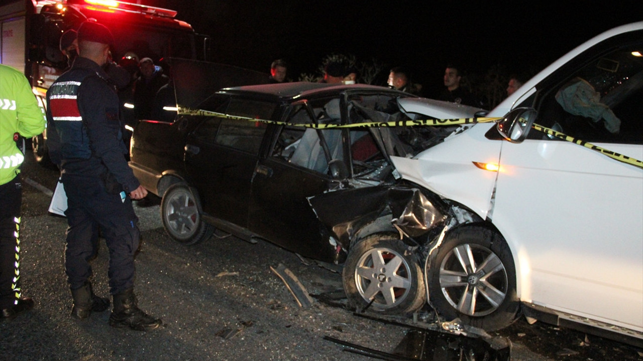 Manisa'da korkunç kaza: 2 ölü, 5 yaralı