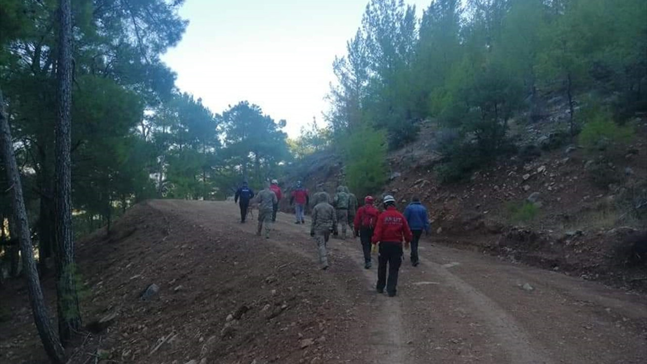 Mersin'de kaybolan 3 yaşındaki Müslüme aranıyor