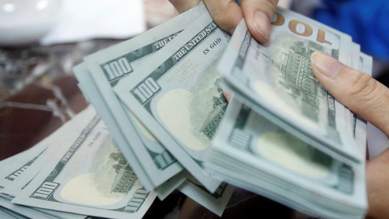 Dolar 10 TL'ye bir arpa boyu mesafesinde