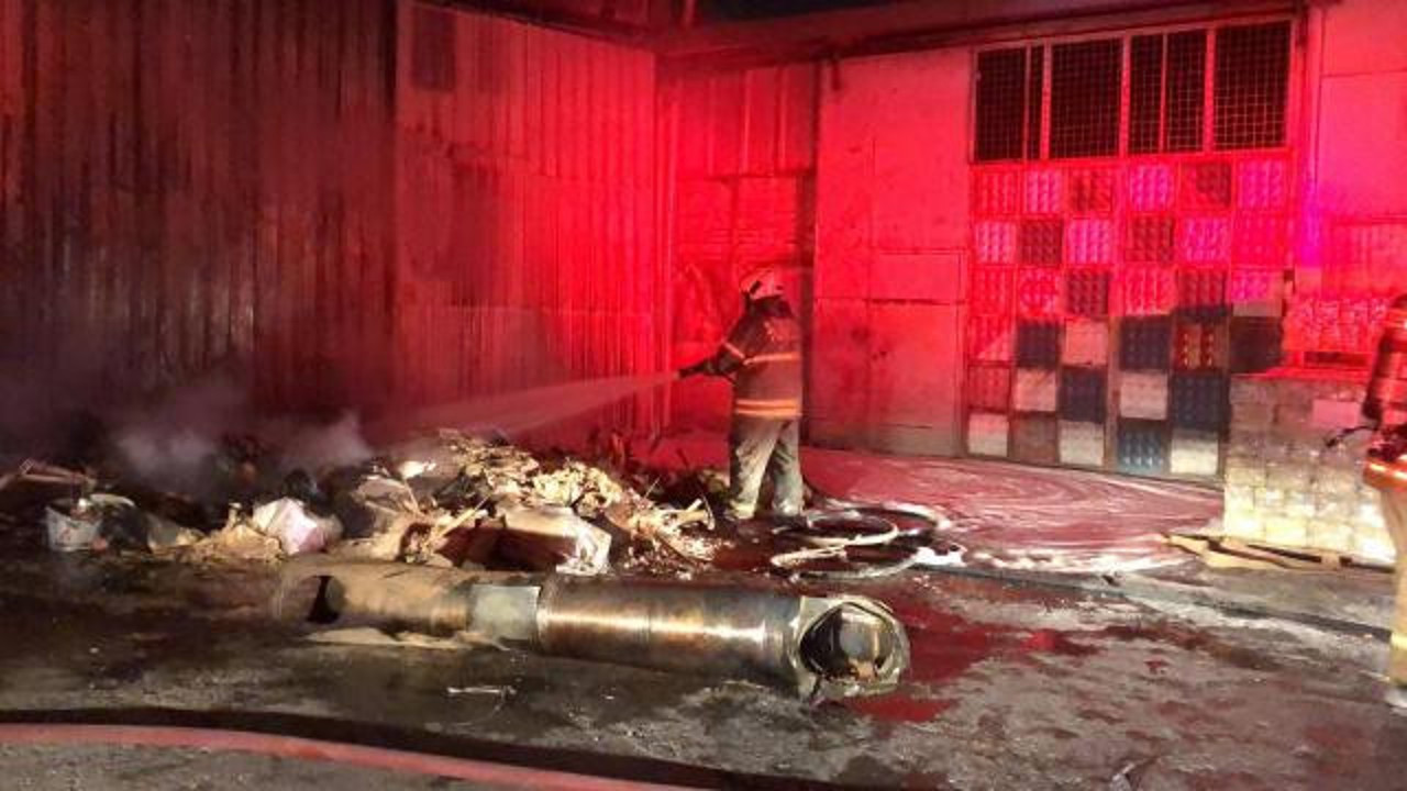 İzmir'de mobilya atölyesinde korkutan yangın