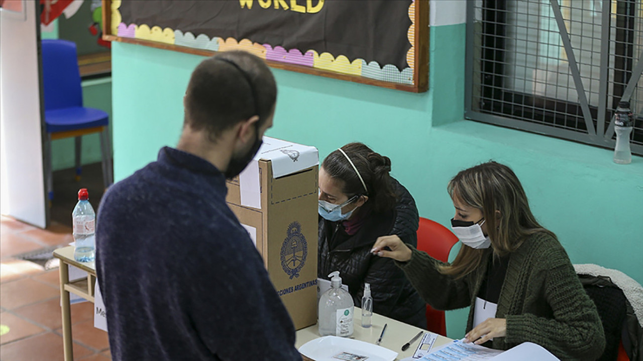 Arjantin halkı parlamento seçimleri için sandık başında